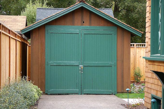 10 famous companies that started in a shed | Waltons Blog 